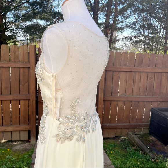 Ed Young NWT Illusion Back Chiffon Gown Evening Formal Dress Medium Ivory - Picture 15 of 17